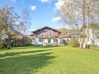 Vonkajšia záhrada v ubytovaní Chalet Patricia by Interhome
