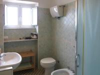 A bathroom at Apartment Sulla Scogliera by Interhome