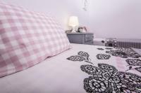 A bed or beds in a room at Sea & Wave Don Cristian Apartment