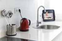 Coffee and tea making facilities at Sea & Wave Don Cristian Apartment