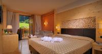 Posteľ alebo postele v izbe v ubytovaní Tevini Dolomites Charming Hotel