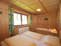 Łóżko lub łóżka w pokoju w obiekcie Apartment Christoph by Interhome