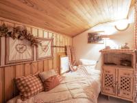 Una cama o camas en una habitaci&oacute;n de Apartment A la Claire Fontaine-2 by Interhome