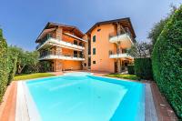 Basen w obiekcie Annamaria 9 Apartment by Wonderful Italy lub w pobliżu