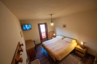 Łóżko lub łóżka w pokoju w obiekcie Hotel Eira