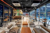 Un restaurante u otro lugar para comer en Mandala Hotel & Suites Bac Giang