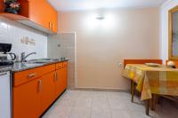 Kuchyňa alebo kuchynka v ubytovaní Apartmani ELLEN