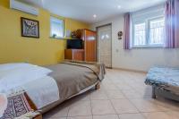 Posteľ alebo postele v izbe v ubytovaní Apartmani ELLEN