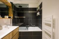 A bathroom at Stylish New 1 bedroom apartment in juan les pins