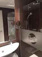 A bathroom at Silken Monumental Naranco