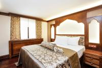 Postel nebo postele na pokoji v ubytování Kumluk Konak Hotel
