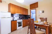 Kuchyňa alebo kuchynka v ubytovaní Irida Beach Resort Suites