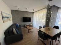Televízia a/alebo spoločenská miestnosť v ubytovaní Apartament BD Premium III Klifowa