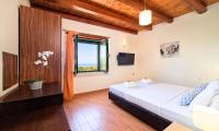 Posteľ alebo postele v izbe v ubytovaní Villa Stelios Private Pool