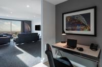 Meriton Suites World Tower, Sydneyにあるテレビまたはエンターテインメントセンター