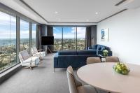 Meriton Suites World Tower, Sydneyにあるテレビまたはエンターテインメントセンター