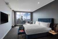 Meriton Suites World Tower, Sydneyにあるベッド