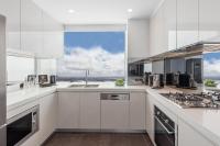 Meriton Suites World Tower, Sydneyにあるキッチンまたは簡易キッチン