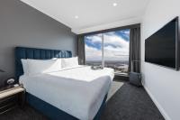 Meriton Suites World Tower, Sydneyにあるベッド