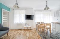 Televízia a/alebo spoločenská miestnosť v ubytovaní APARTAMENT RODZINNY