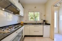 Kuchyň nebo kuchyňský kout v ubytování Villas Guzman - Cucarres