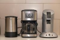 a coffee maker and a blender on a counter at Huize Porteman in Staden