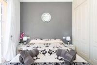 A bed or beds in a room at Manuda Luxury Apartment