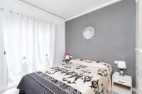 A bed or beds in a room at Manuda Luxury Apartment