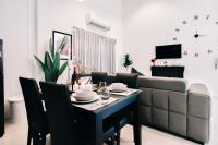 Posezení v ubytování Nadda Pool Villa Ranong