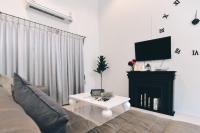 TV a/nebo společenská místnost v ubytování Nadda Pool Villa Ranong