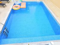 Bazén v ubytování Apartman "Sabine red" with heated pool nebo v jeho okolí