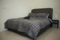 9am-5pm, SAME DAY CHECK IN AND CHECK OUT, Work from Home, Comfy & Quiet Tamarind Suites-Cyberjaya by Flexihome-MY,にあるベッド