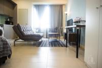 9am-5pm, SAME DAY CHECK IN AND CHECK OUT, Work from Home, Comfy & Quiet Tamarind Suites-Cyberjaya by Flexihome-MY,にあるシーティングエリア