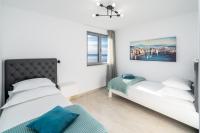 Posteľ alebo postele v izbe v ubytovaní Seaview Villa Big Blue with 32sqm heated pool, 4 bedrooms, and 3 bathrooms