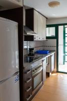 A kitchen or kitchenette at Apartamento Completo Torresol V