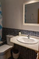 A bathroom at Apartamento Completo Torresol V