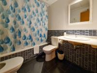 A bathroom at Apartamento Completo Torresol V