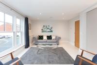 Posezení v ubytování Stunning Central Windsor Town House With Parking