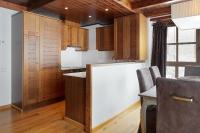 Kuchyň nebo kuchyňský kout v ubytování Val de Ruda Luxe 66 by FeelFree Rentals