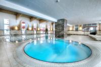 Bazén v ubytovaní Appartement & Suiten Hotel Glöcknerin alebo v jeho blízkosti