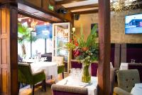 Hôtel du Mont Blancにあるレストランまたは飲食店