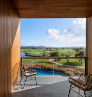 Bazén v ubytovaní Empordà Golf Resort alebo v jeho blízkosti