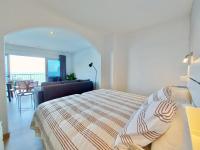 A bed or beds in a room at Coastview Terrace Studio by TOR