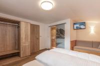 A bed or beds in a room at Gustls Ferienhäusl