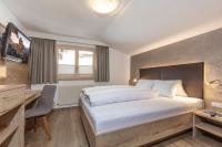 A bed or beds in a room at Gustls Ferienhäusl