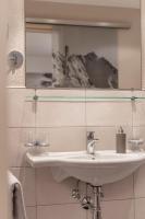 A bathroom at Gustls Ferienhäusl