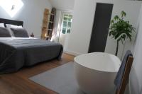 Postel nebo postele na pokoji v ubytování B&B en Boshuis Darthuizerpoort