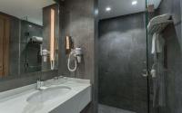 Clarion Hotel Jeddah Airportにあるバスルーム