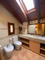 A bathroom at Aparthotel Areu