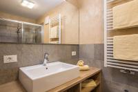 A bathroom at Rosalpina Apt 2